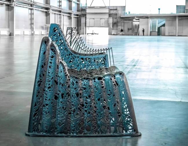 Базальтовое кресло "Bad Boy Chair", Черное