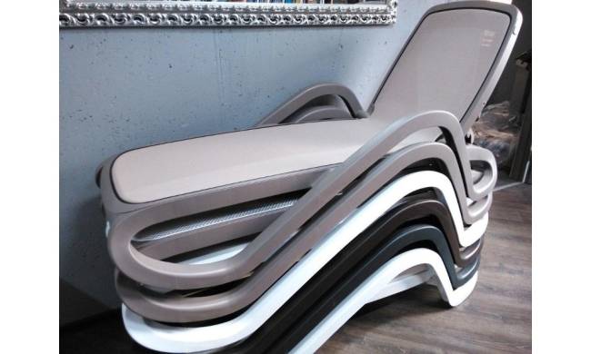 Шезлонг-лежак пластиковый Alfa белый, бежевый 1700-1945х710х850 мм