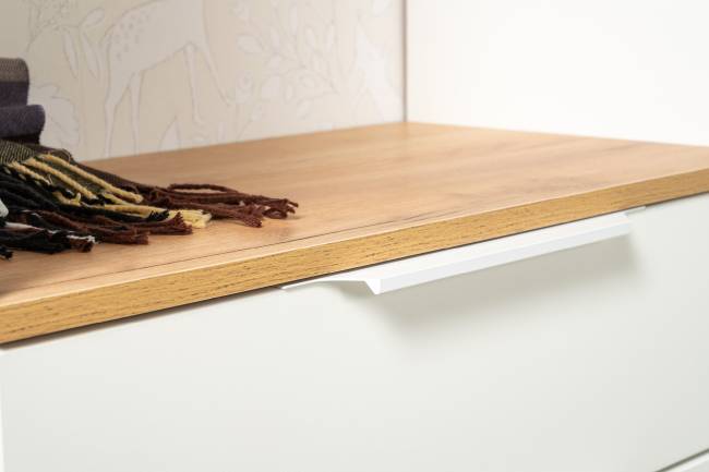 Три обувницы с зеркалом и вешалками для одежды Октава цвет белый шагрень/дуб крафт золотой